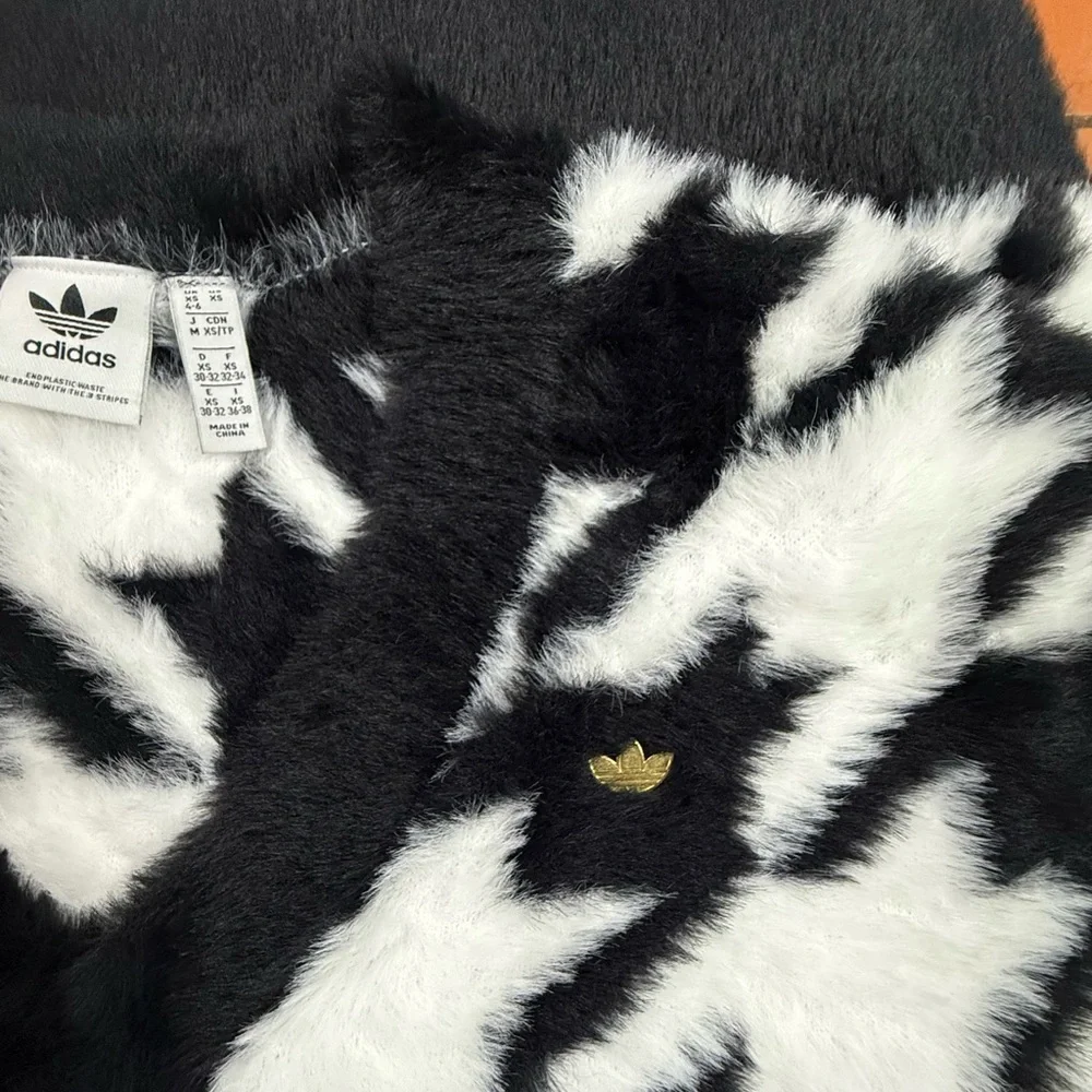 Adidas Black and White V-Neck Sweater with Bold Pattern - Picture 8 of 10